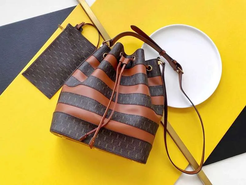 Yves Saint Laurent bags for sophisticated looksYves Saint Laurent - Bags