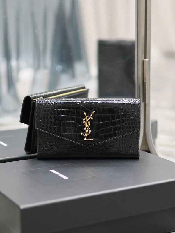 Yves Saint Laurent bags for a chic, modern styleYves Saint Laurent - Bags -