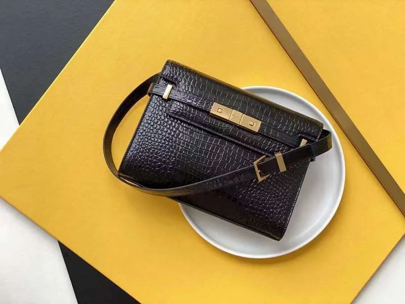 Yves Saint Laurent bags for a chic, modern styleYves Saint Laurent - Bags