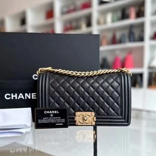 Chanel bags with classic and elegant designs*Full Set, Caviar, Like New, Receipt* Boy Caviar Old Medium 25cm Quilted Leboy Black GHW No 25