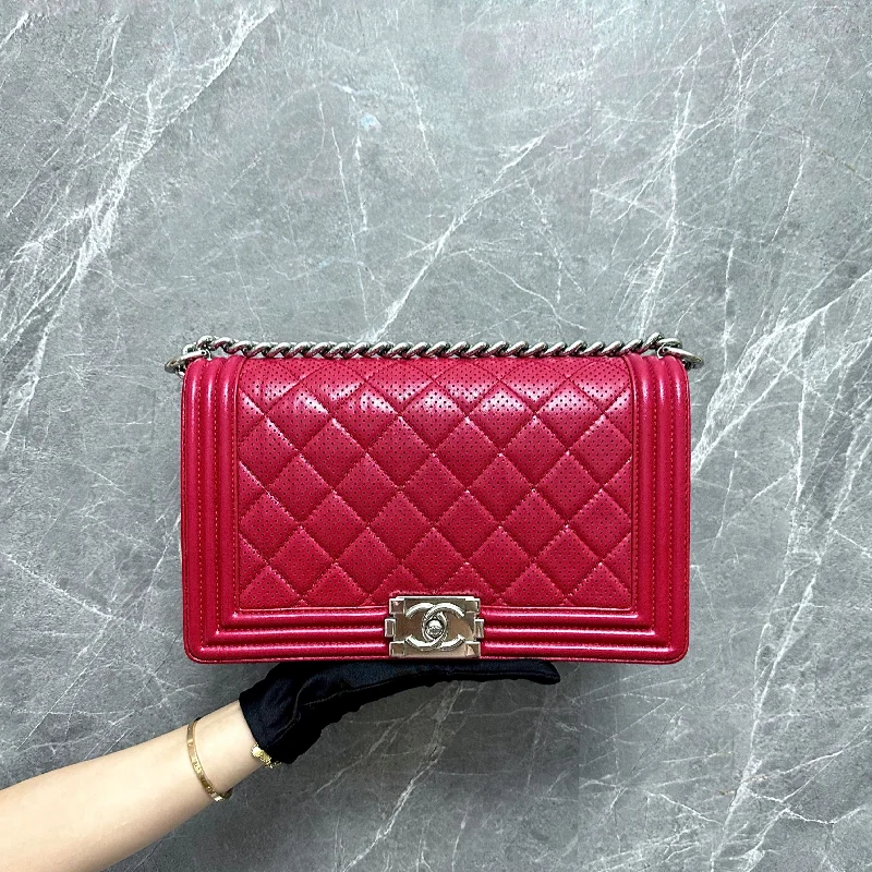 Chanel bags with modern touchesBoy New Medium 28cm Lambskin Leboy Red SHW No 19