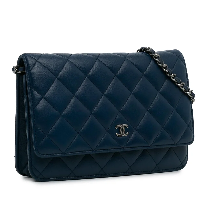 Chanel Black Handbag for Business MeetingsChanel Classic Lambskin Wallet on Chain (bkhKaU)