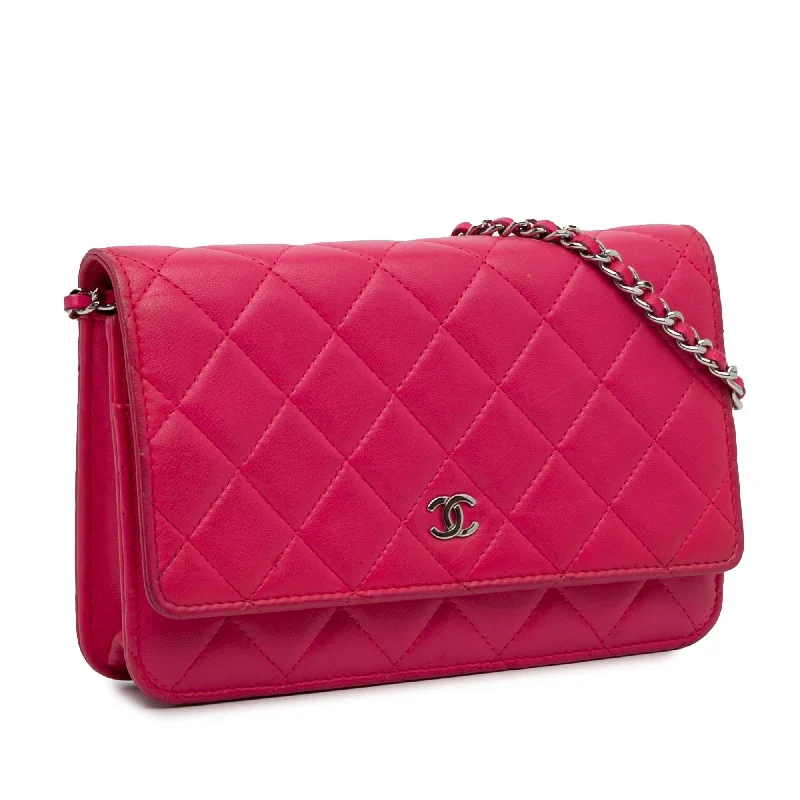 Chanel bags for women with minimalist styleChanel Classic Lambskin Wallet on Chain (Dokr1S)