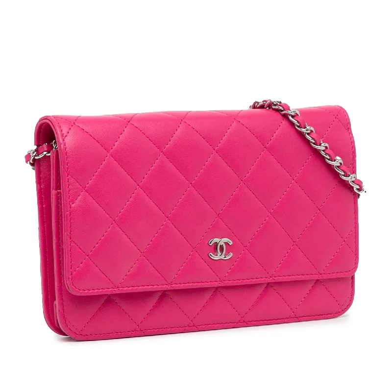 Chanel bags for the minimalist fashionChanel Classic Lambskin Wallet on Chain (rgu6gY)