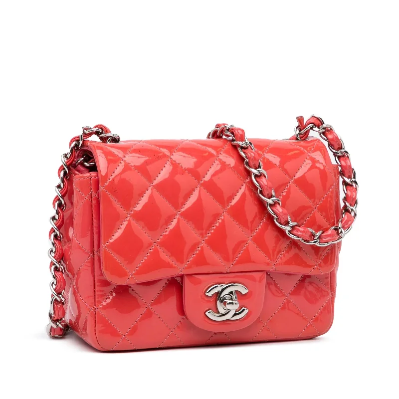 Chanel bags with iconic stitching detailsChanel Classic Patent Single Flap (QPRCpo)