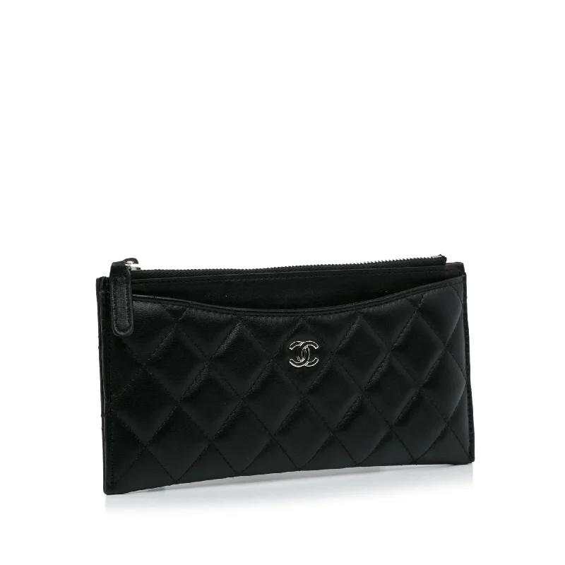 Chanel bags for women who appreciate fine craftsmanshipChanel Classic Quilted Lambskin Zip Wallet (J6cOXw)