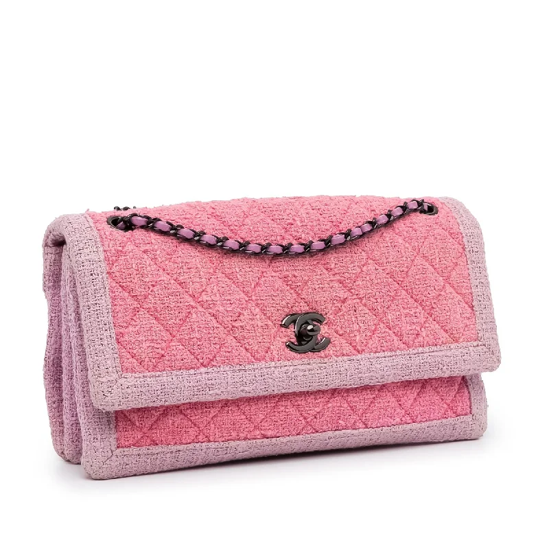 Chanel bags for women with a taste for high fashionChanel Classic Tweed Flap (3b04U4)