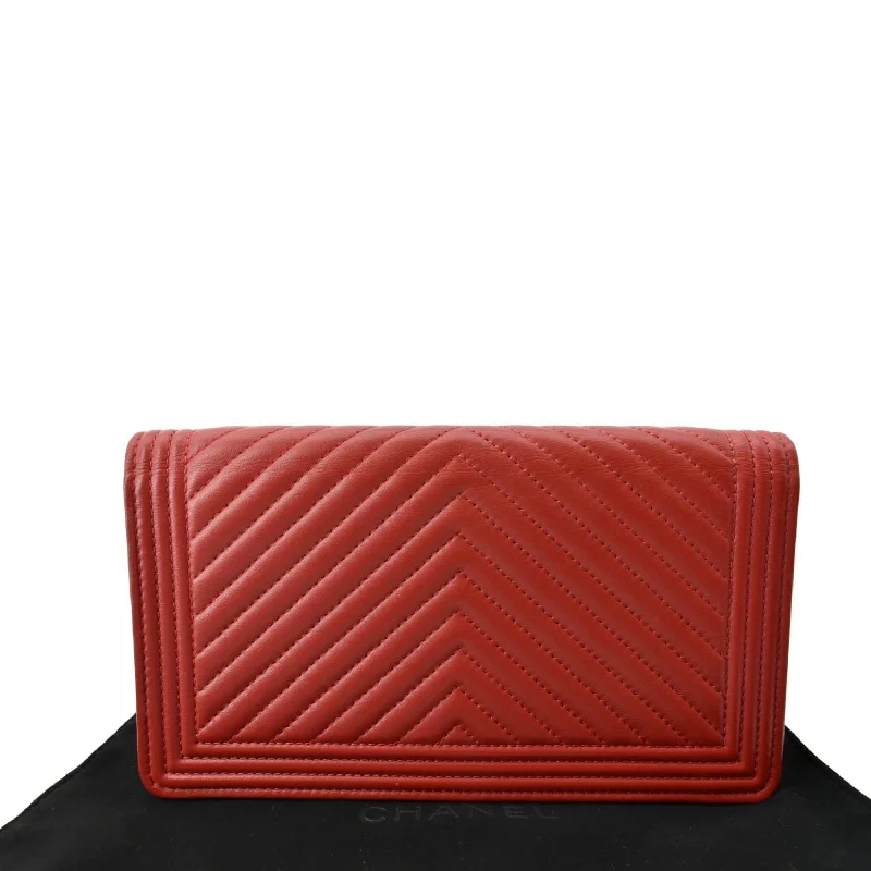 Chanel bags for the minimalist fashionCHANEL Women Long Flap Chevron Leather Wallet Red