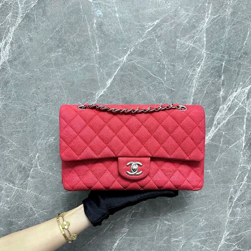 Chanel bags for women who appreciate fine craftsmanshipCaviar Classic Flap Iridescent Caviar Salmon Red SHW NO.18