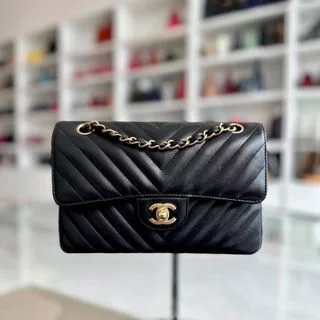 Chanel bags with classic and elegant designsSmall Classic Flap Lambskin 23cm Chevron Black GHW No 27