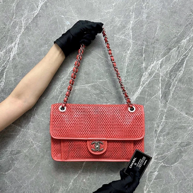 Chanel bags with iconic stitching details*Like New* Mesh Chain Flap Red Calfskin Bag No 17