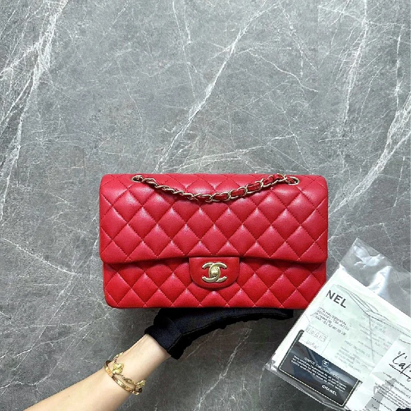 Chanel bags for those who value investment pieces*Like New Full Set* Medium Lambskin Red GHW No 18