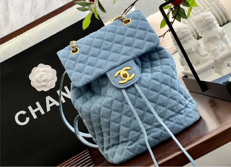 Chanel bags with leather and tweed combinationsWoman Chanel shoulder backpack